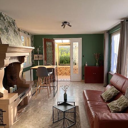 Maison Spacieuse Et Acces Independant Au Centre-Ville De Турню Екстериор снимка
