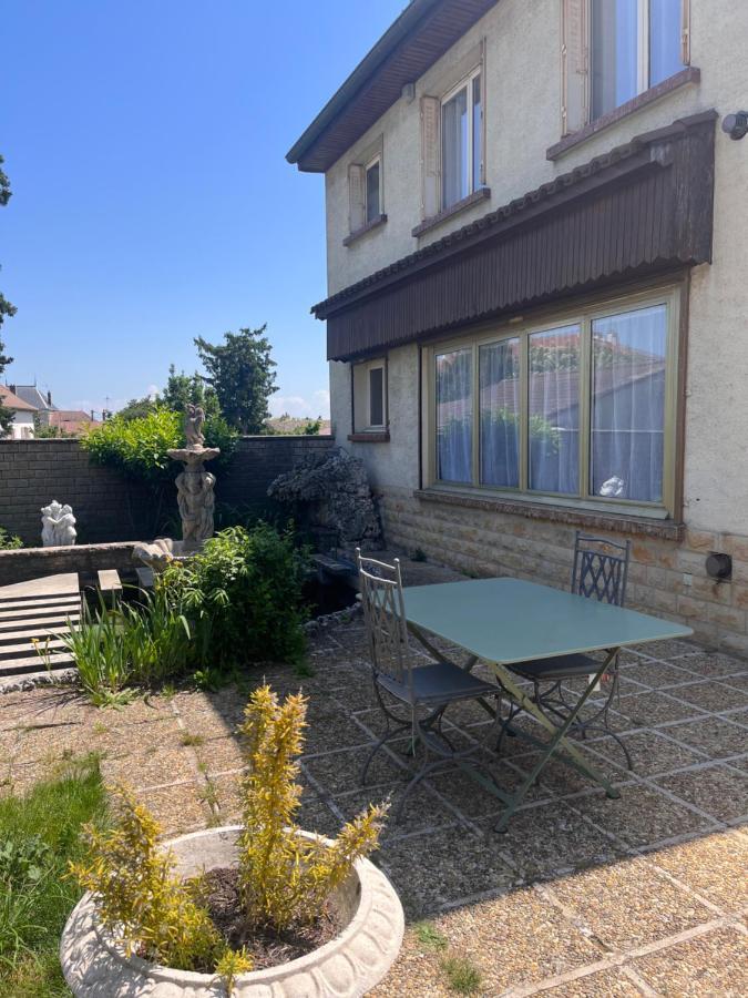 Maison Spacieuse Et Acces Independant Au Centre-Ville De Турню Екстериор снимка